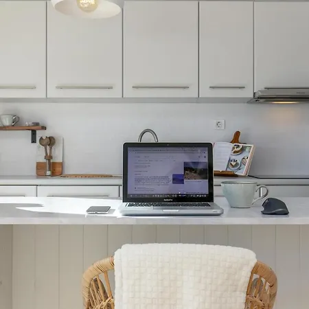 57 Bee Marina - Boutique Hideaway With Pool Appartement *