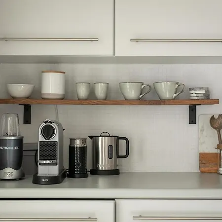 57 Bee Marina - Boutique Hideaway With Pool