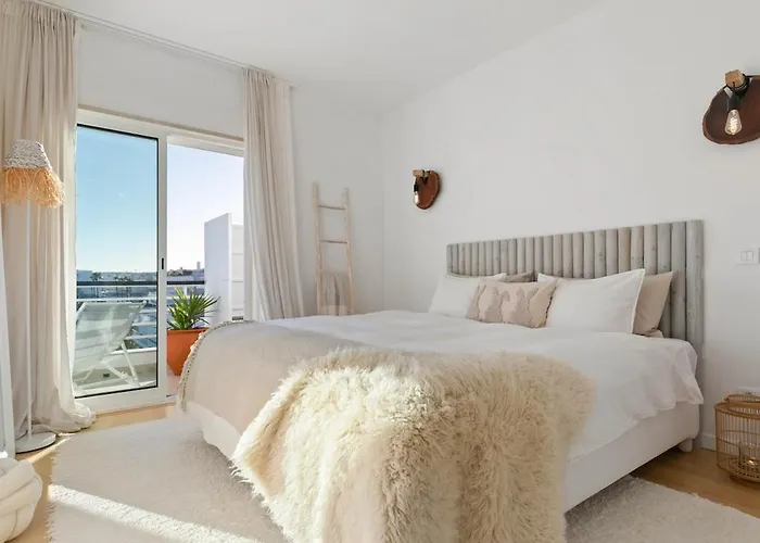 57 Bee Marina - Boutique Hideaway With Pool Apartament