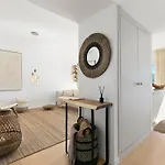 57 Bee Marina - Boutique Hideaway With Pool Appartement