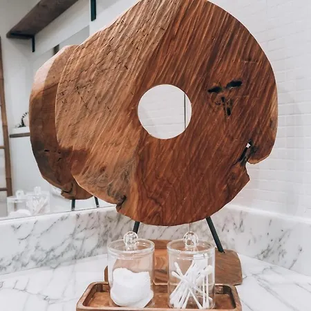 57 Bee Marina - Boutique Hideaway With Pool アパート