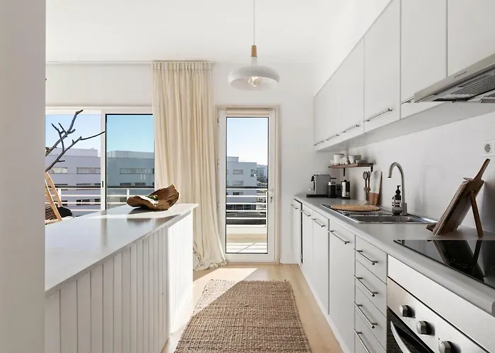 57 Bee Marina - Boutique Hideaway With Pool Apartment
