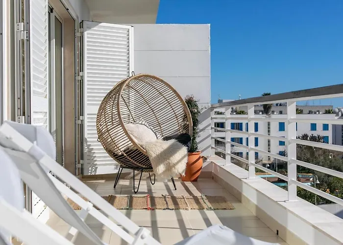 57 Bee Marina - Boutique Hideaway With Pool
