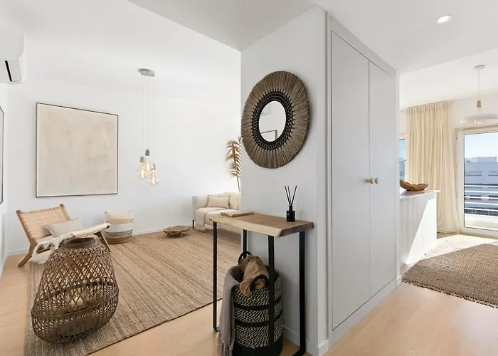 57 Bee Marina - Boutique Hideaway With Pool Апартаменты