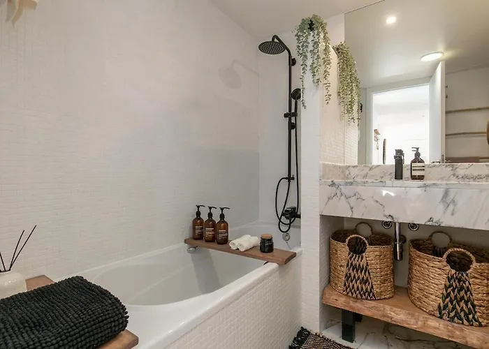 57 Bee Marina - Boutique Hideaway With Pool Апартаменты *