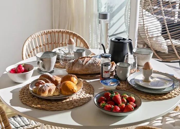 Апартаменты 57 Bee Marina - Boutique Hideaway With Pool *