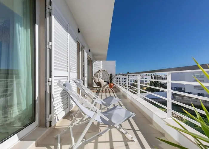 Апартаменты 57 Bee Marina - Boutique Hideaway With Pool *