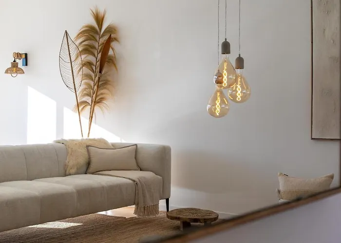 57 Bee Marina - Boutique Hideaway With Pool Апартаменты