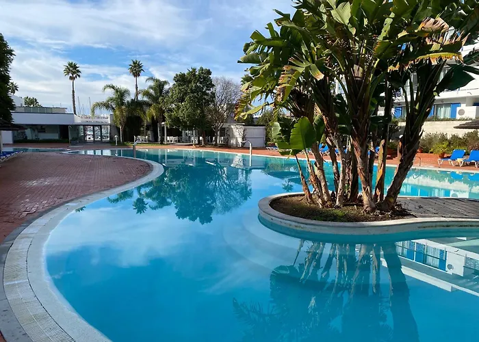 57 Bee Marina - Boutique Hideaway With Pool Апартаменты Лагуш